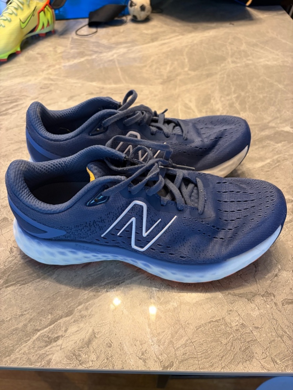women's New Balance Fresh Foam Evoz V2 sneakers size 10